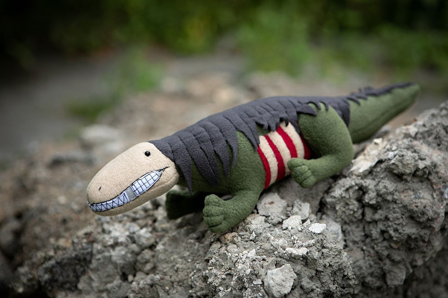 SCP 682 Reptile plush , Hard to destroy reptile handmade soft decoration 15.7 x 5 in